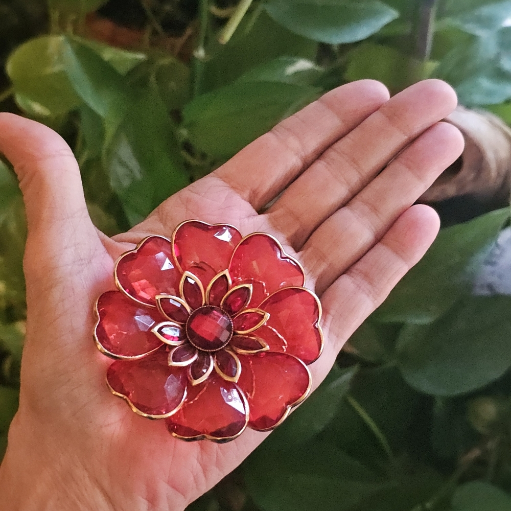 Joan Rivers Brooch Lucite Red Heart Petal Flower Pin 2 7/8" Gold Tone